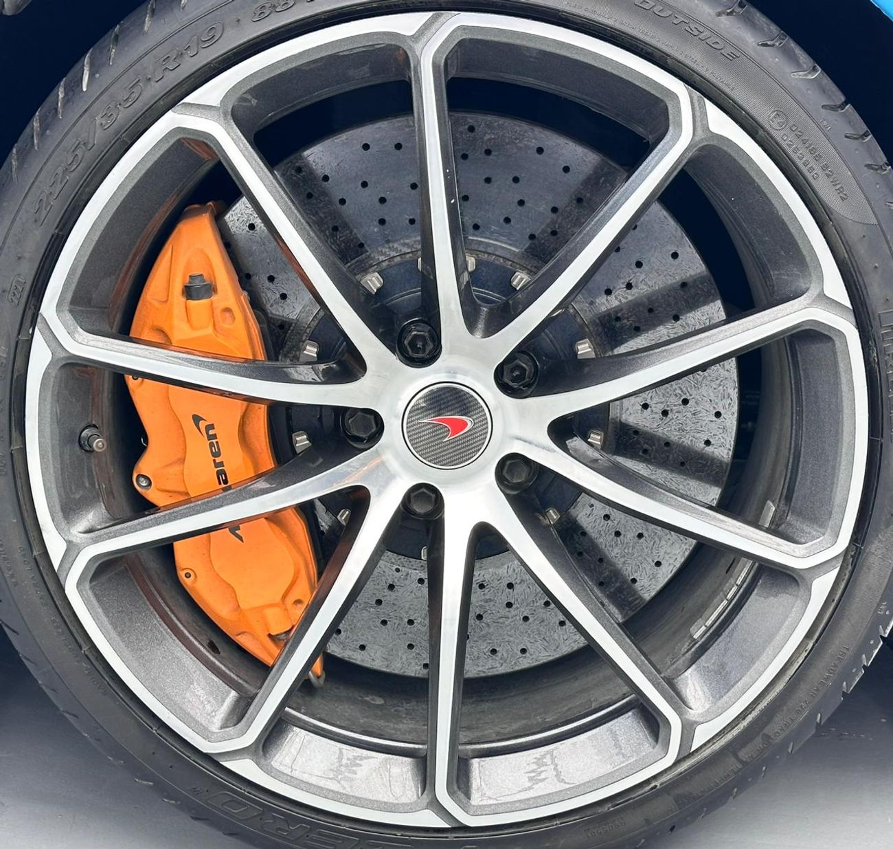 McLaren 570S 2018 McLaren 570s Spider, 3.8TC V8 RWD, 562bhp 600Nm Torque, 7 Speed Dual-Clutch Auto Gearbox.