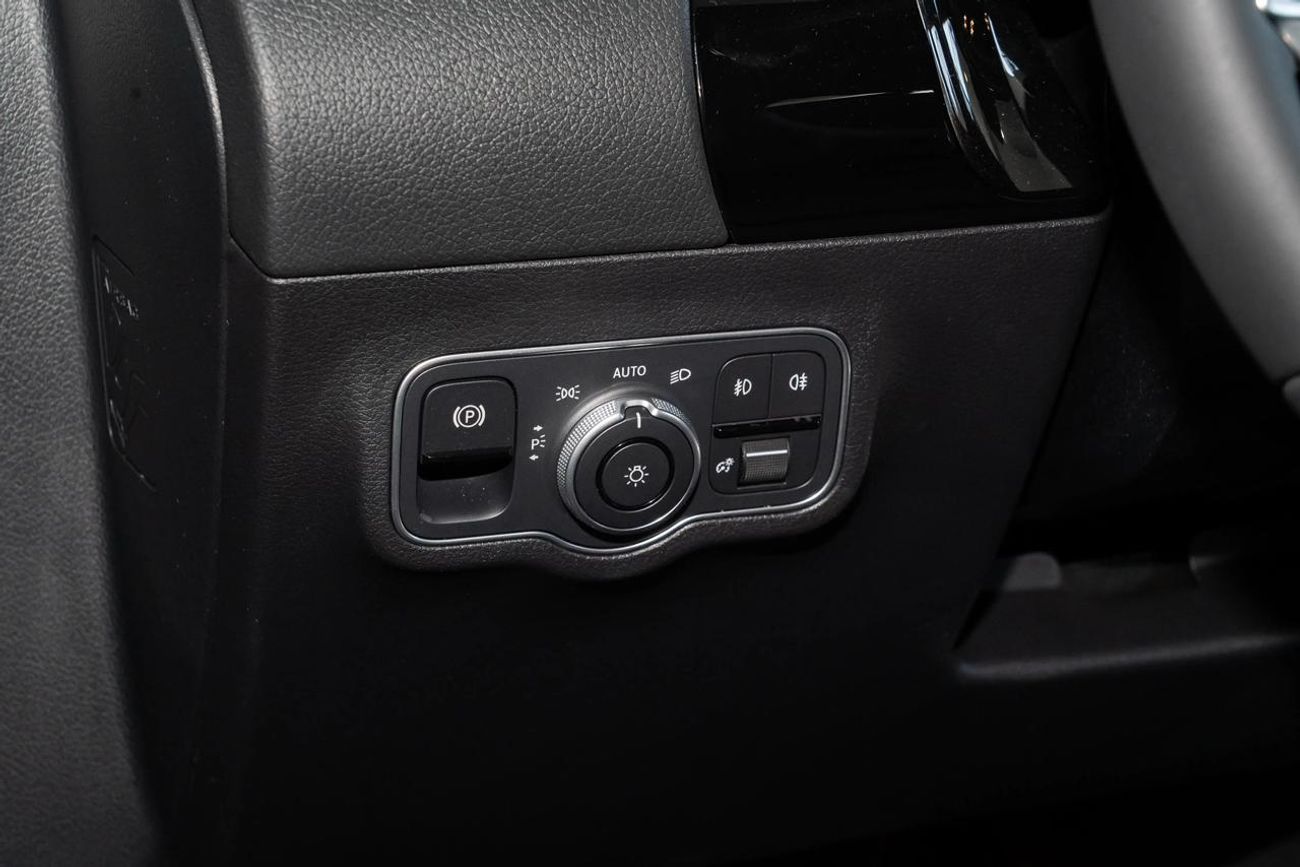 Mercedes-Benz GLA 200 MERCEDES BENZ GLA200 1.3L TURBO FULL OPTION MODEL 2025