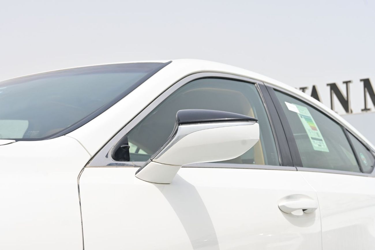 لكزس ES300h Lexus ES300h 2.5L Hybrid Model 2023, Color White