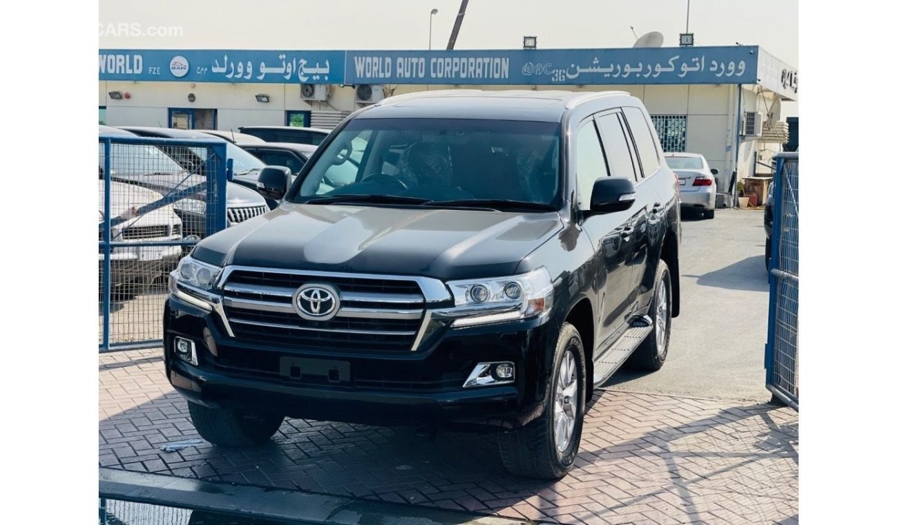 تويوتا لاند كروزر Toyota Landcruiser RHD diesel engine model 2020 full option car very clean and good condition