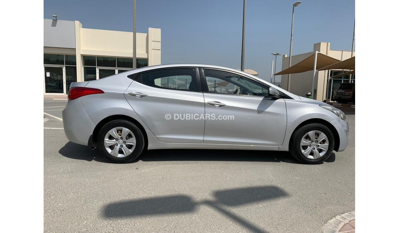 Hyundai Elantra Hyundai elantra 2014 gcc 1.8 full automatic for sael