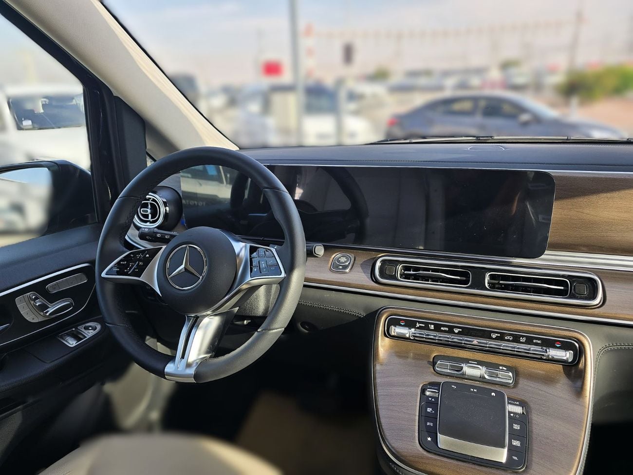 مرسيدس بنز فيتو Mercedes-Benz Vition o Bussines Edit 2.0l 9 Seats black color 2025 model