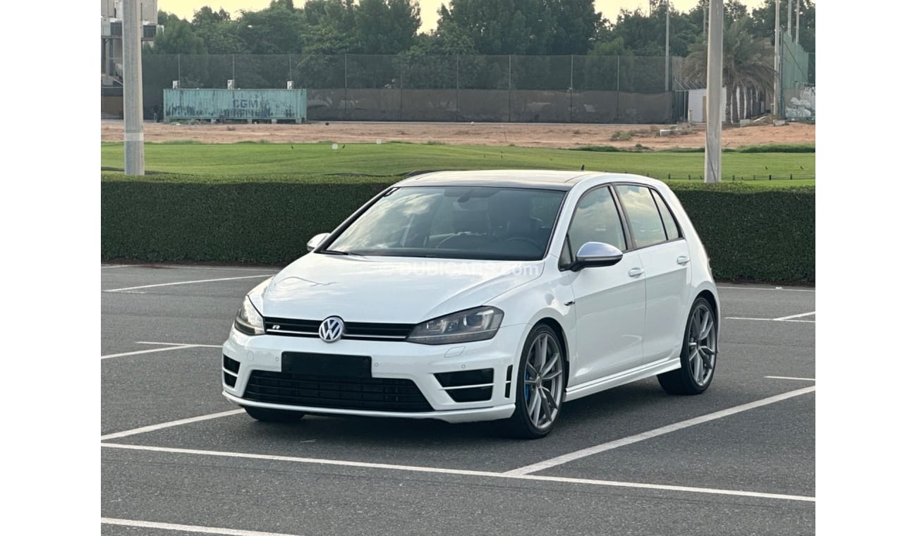 فولكس واجن جولف موديل 2016 خليجي حاله ممتازه جدا من الداخل والخارج فل مواصفات كراسي جلد ومثبت سرعه وتحكم كهربي وبانو