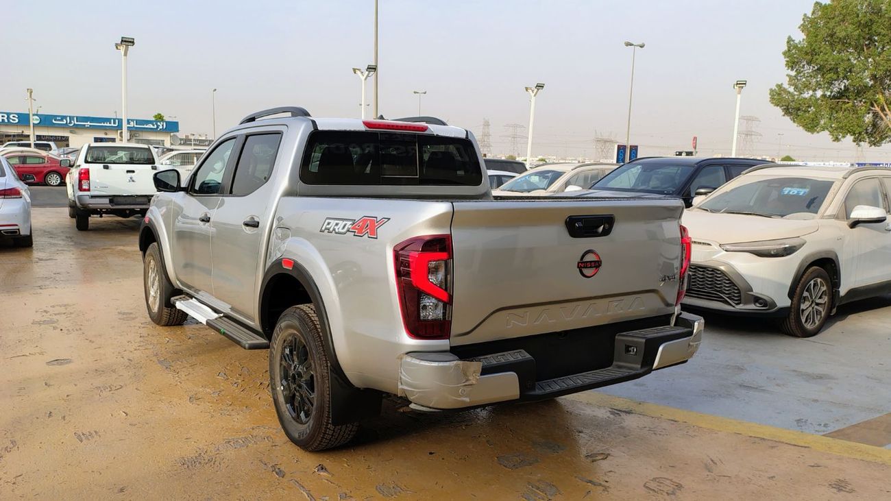 نيسان نافارا Std 2.5L RWD M/T