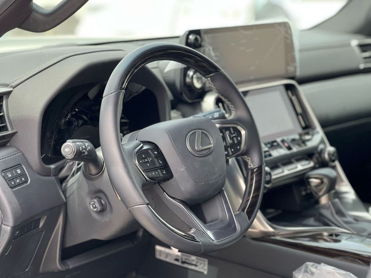 Lexus LX 600 VIP LAUNCH EDITION  w/Black Package 3.5L