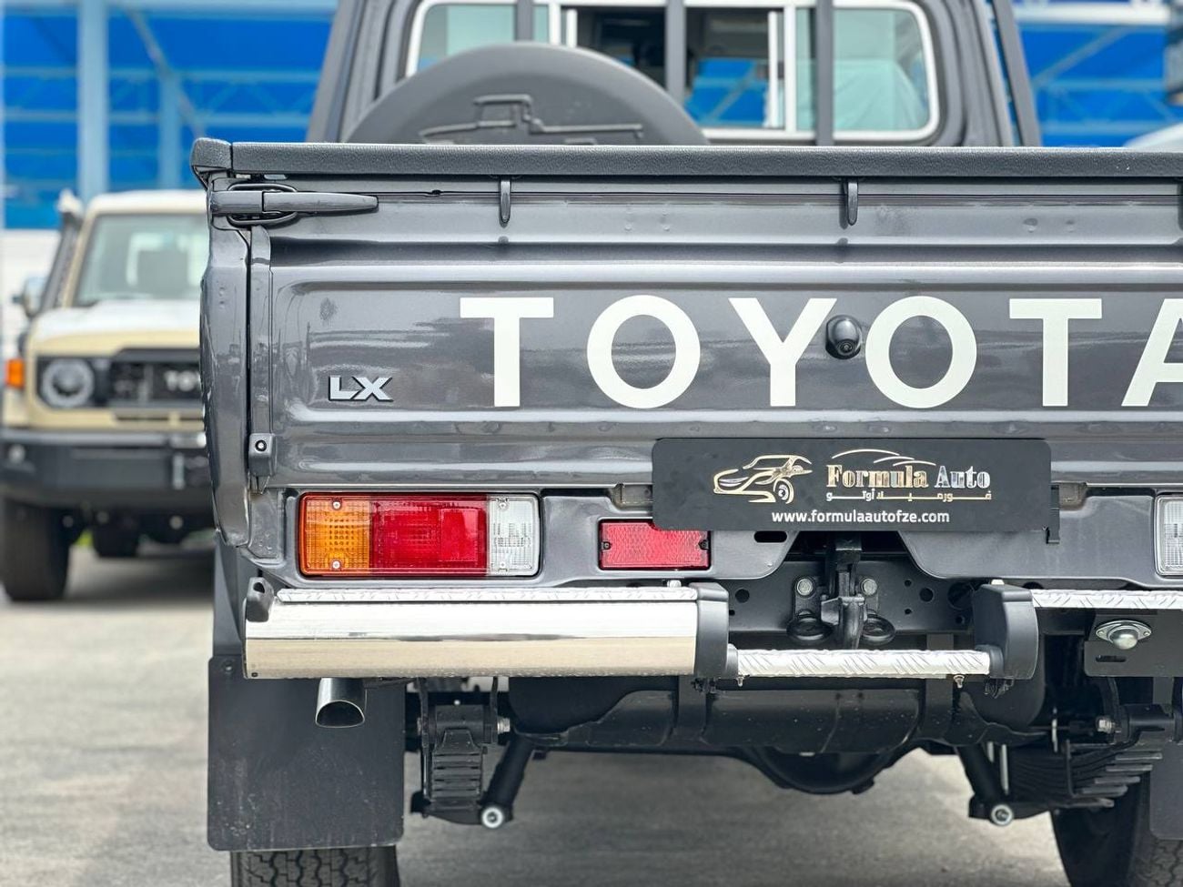 تويوتا لاند كروزر بيك آب S/C LC79 2.8 لتر ديزل أوتوماتيك // 2026 // كاملة المواصفات مع رادار، ثلاجة، قفل تفاضلي، مشغل DVD وكا