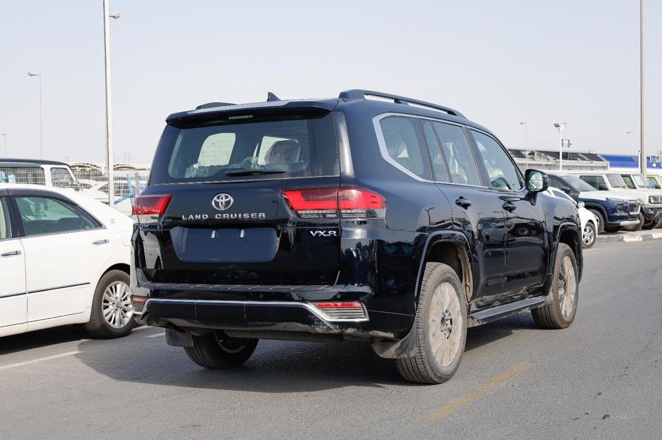 تويوتا لاند كروزر TOYOTA LANDCRUISER 300 3.3L DIESEL ZX 7 AUTO