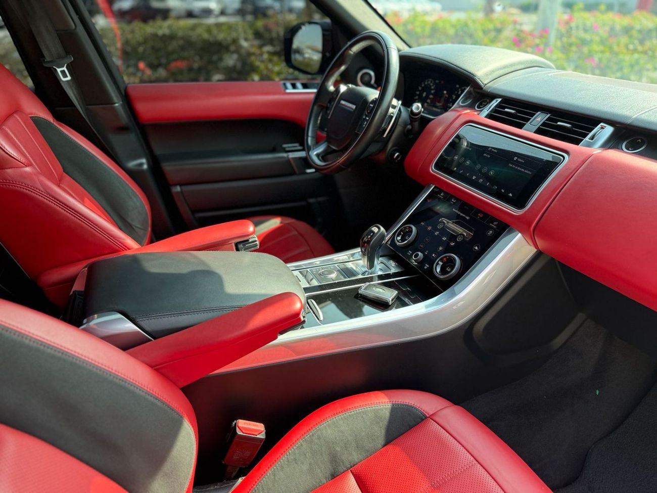 Land Rover Range Rover Sport HSE Dynamic 3.0L RANGE ROVER HSE DYNAMIC 2018 GCC V6 SUPERCHARGED SERVICE HISTORY FULL OPTIONS