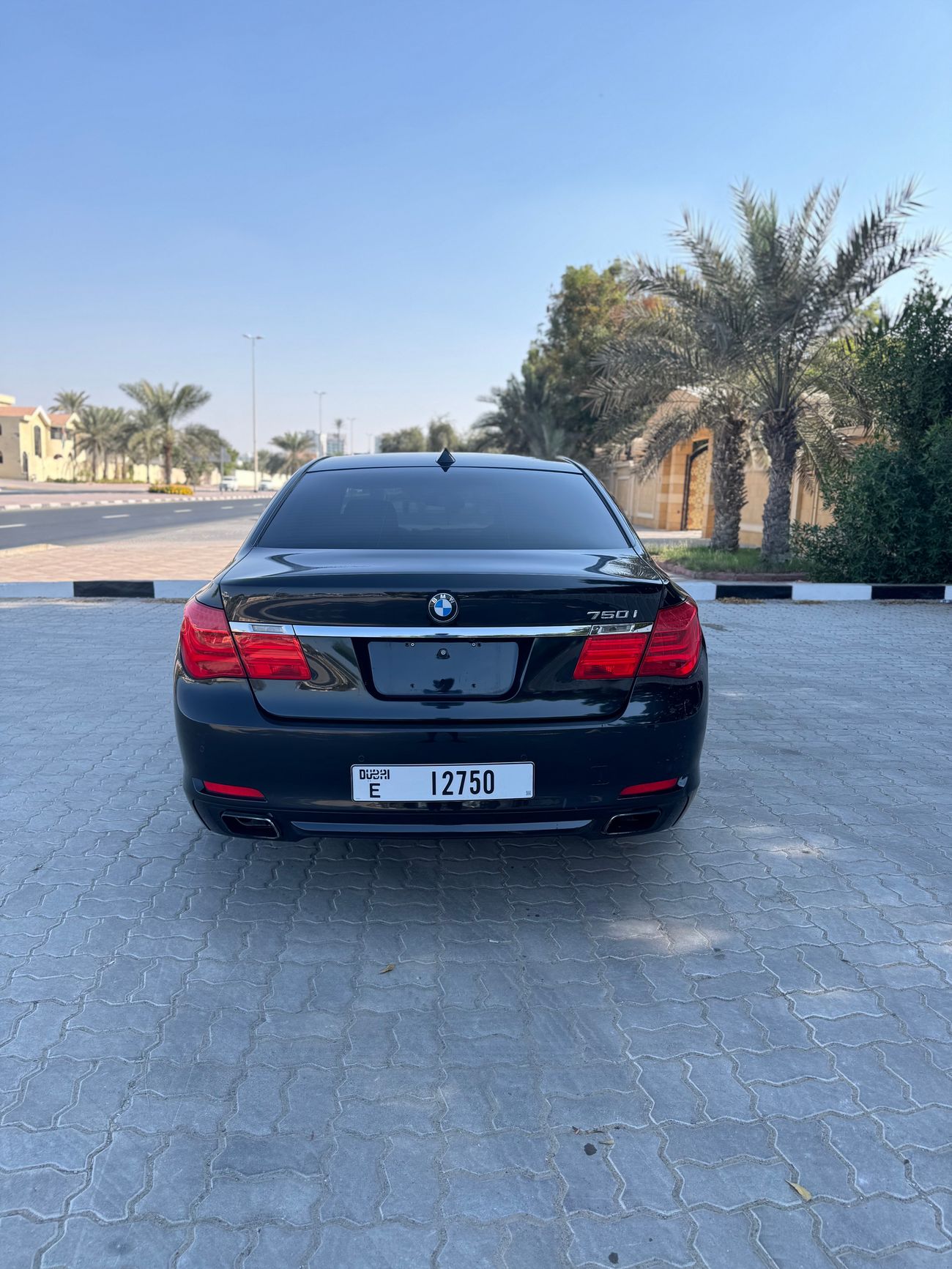 BMW 750i