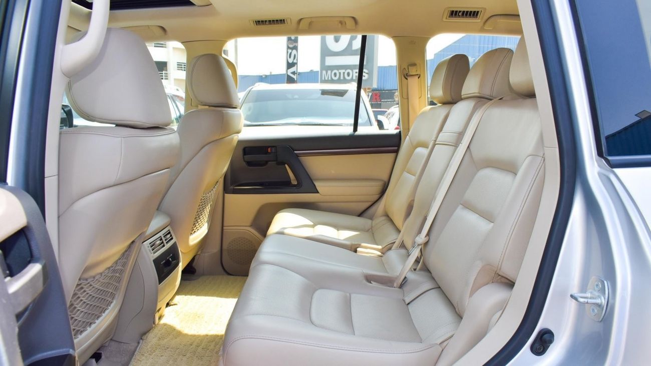 Toyota Land Cruiser GXR Grand Touring V8