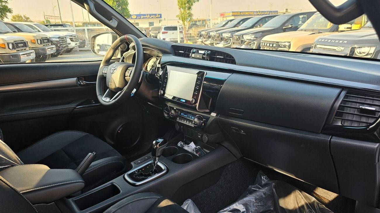 تويوتا هيلوكس Hilux 2.8 GR-SPORT 4WD AT 2026YM GCC WHITE WITH DIGITAL REAR VIEW MIRROR