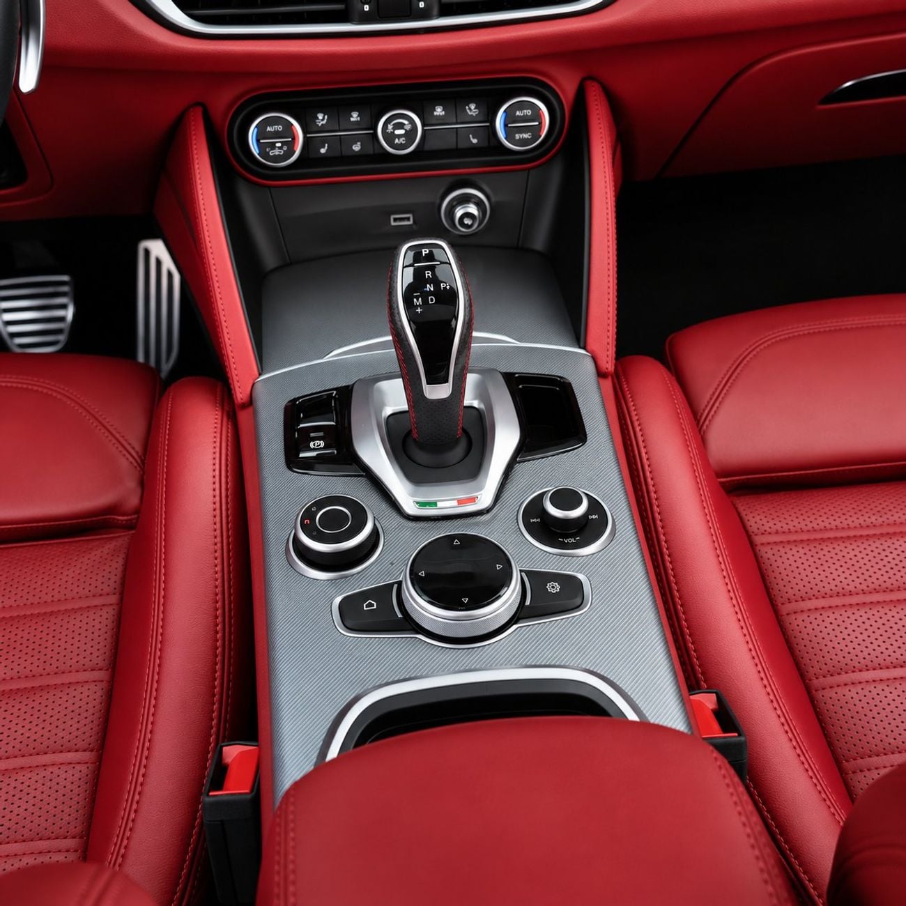 Alfa Romeo Stelvio VELOCE AED 1,915 P.M • 0% Downpayment • Alfa Romeo Stelvio Veloce • Agency Warranty And Service Contract