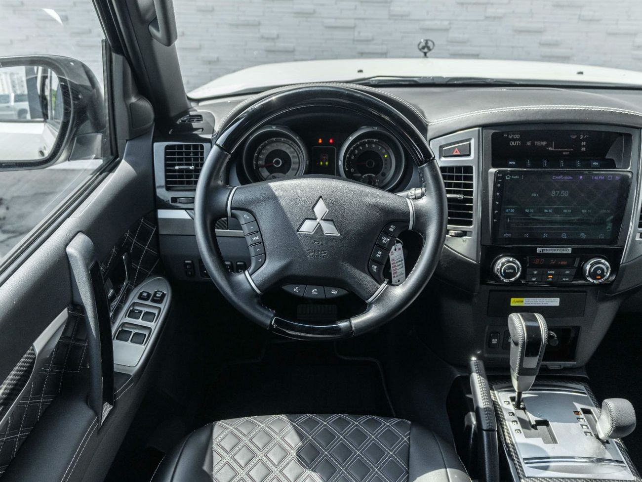 ميتسوبيشي باجيرو AED 2,044 PM • 3.8L PAJERO SIGNATURE - FINAL EDITION • ZERO KMS • MITSUBISHI WARRANTY UNTIL 2027