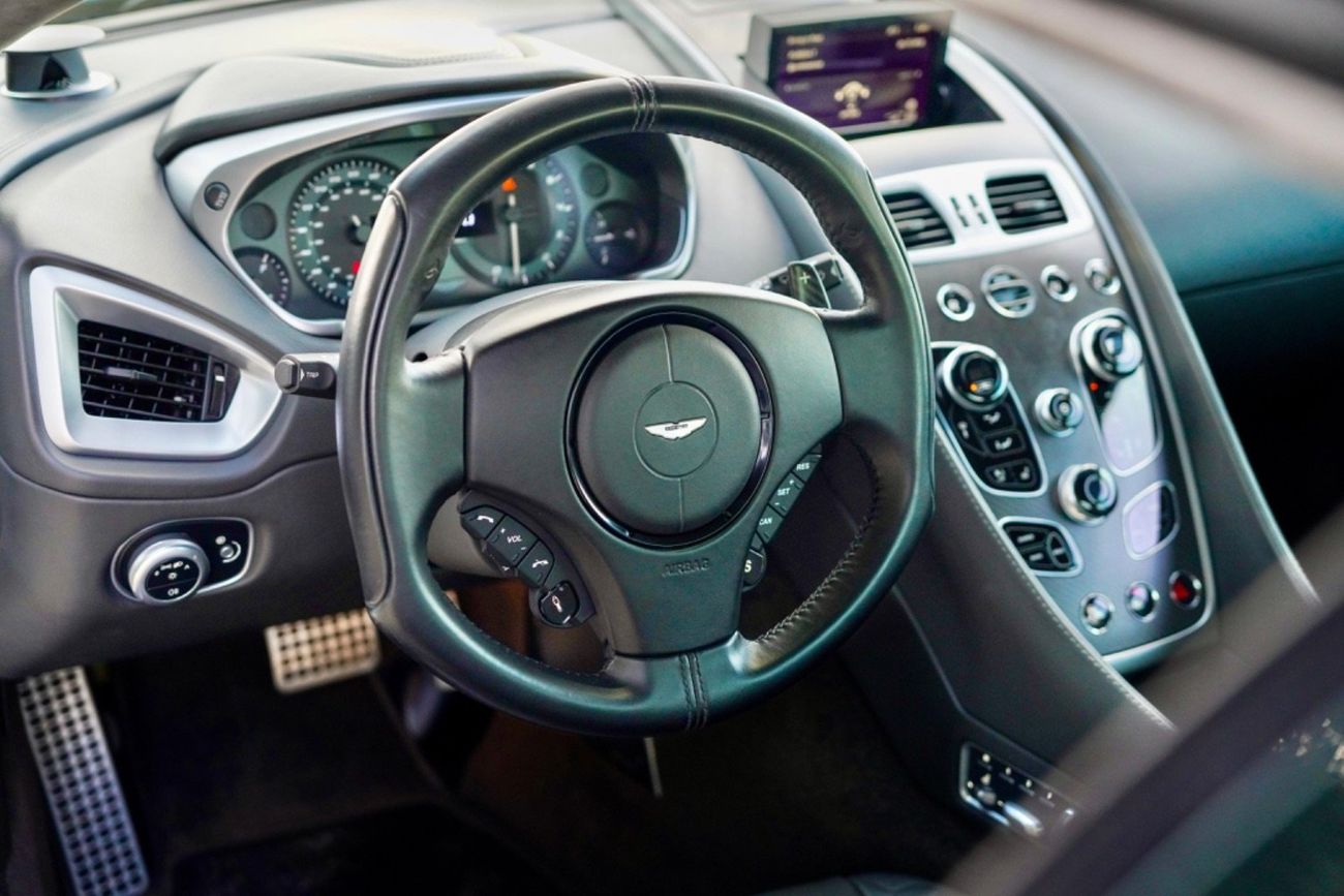 Aston Martin Vanquish Aston Martin Vanquish Carbon Black