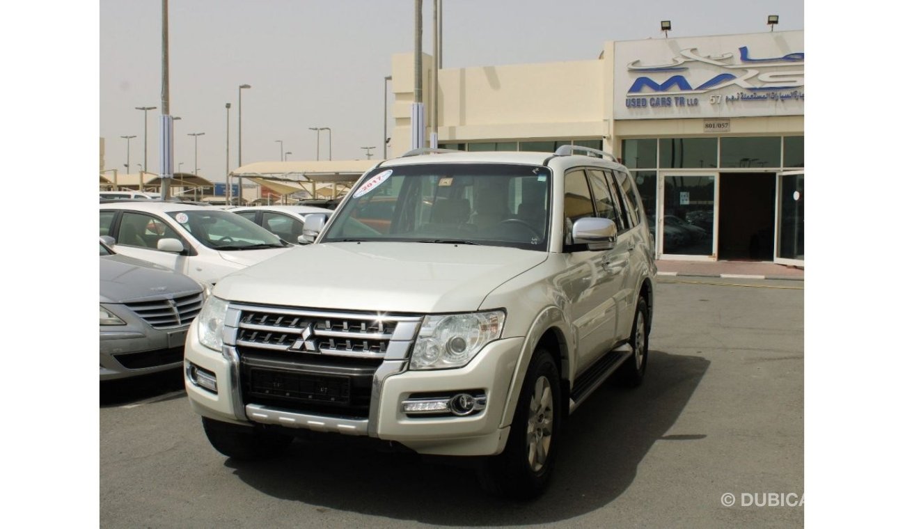 Mitsubishi Pajero GLS - MID OPTION - GCC - ACCIDENTS FREE - CAR IS IN PERFECT CONDITION INSIDE OUT