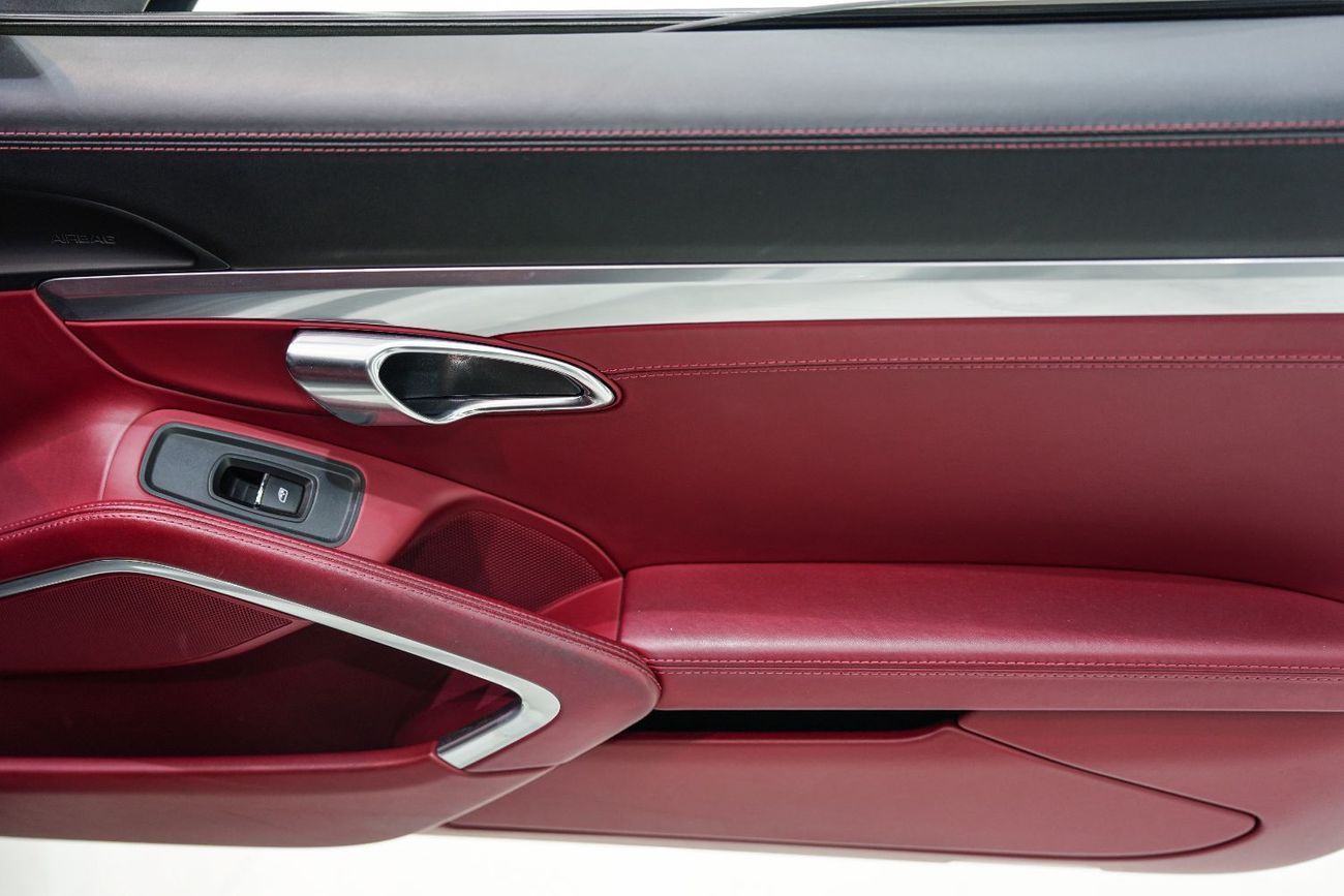 بورش كايمان 718 S 2.5L A/T S, Sport Chrono Package, Full Service History, Al Nabooda Warranty!!