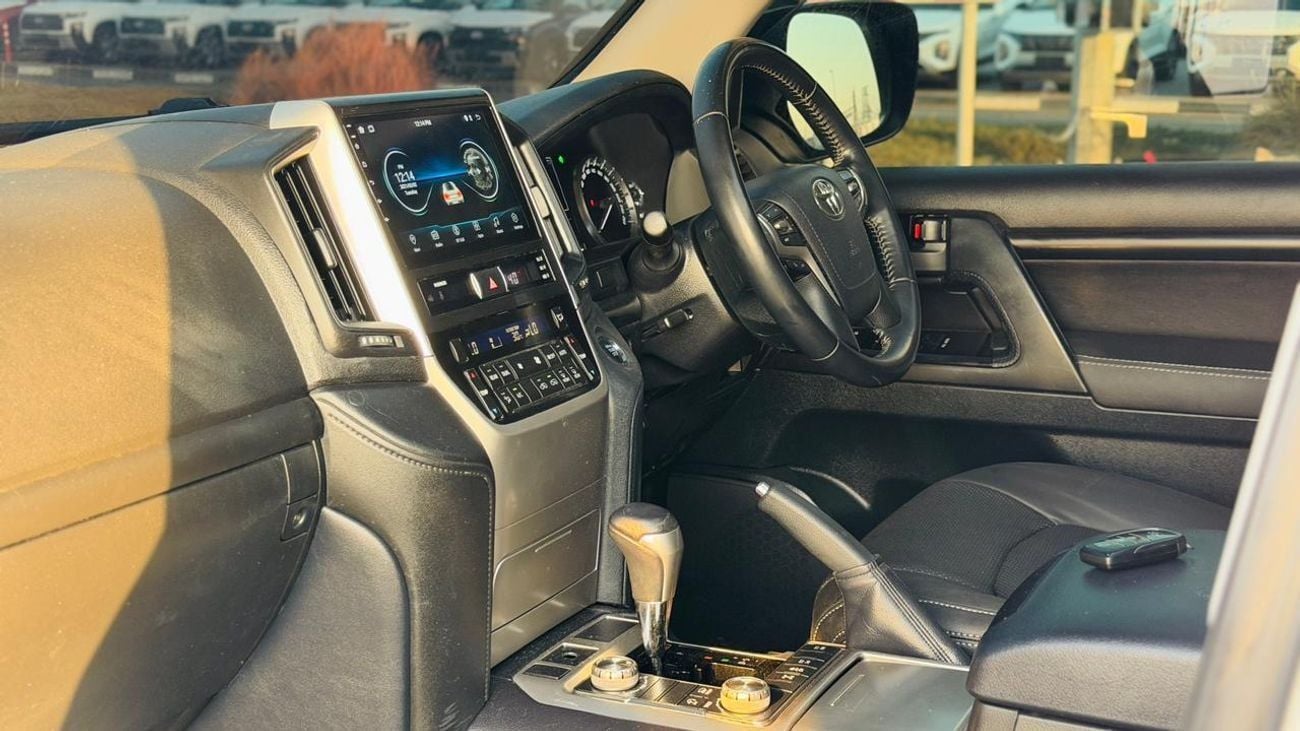 Toyota Land Cruiser PUSH START | V8 DIESEL ENGINE | SUNROOF | AUTOMATIC | PARKING SENSORS
