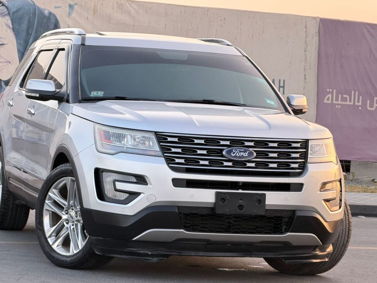 Ford Explorer top-of-the-line model, fully loaded with panoramic