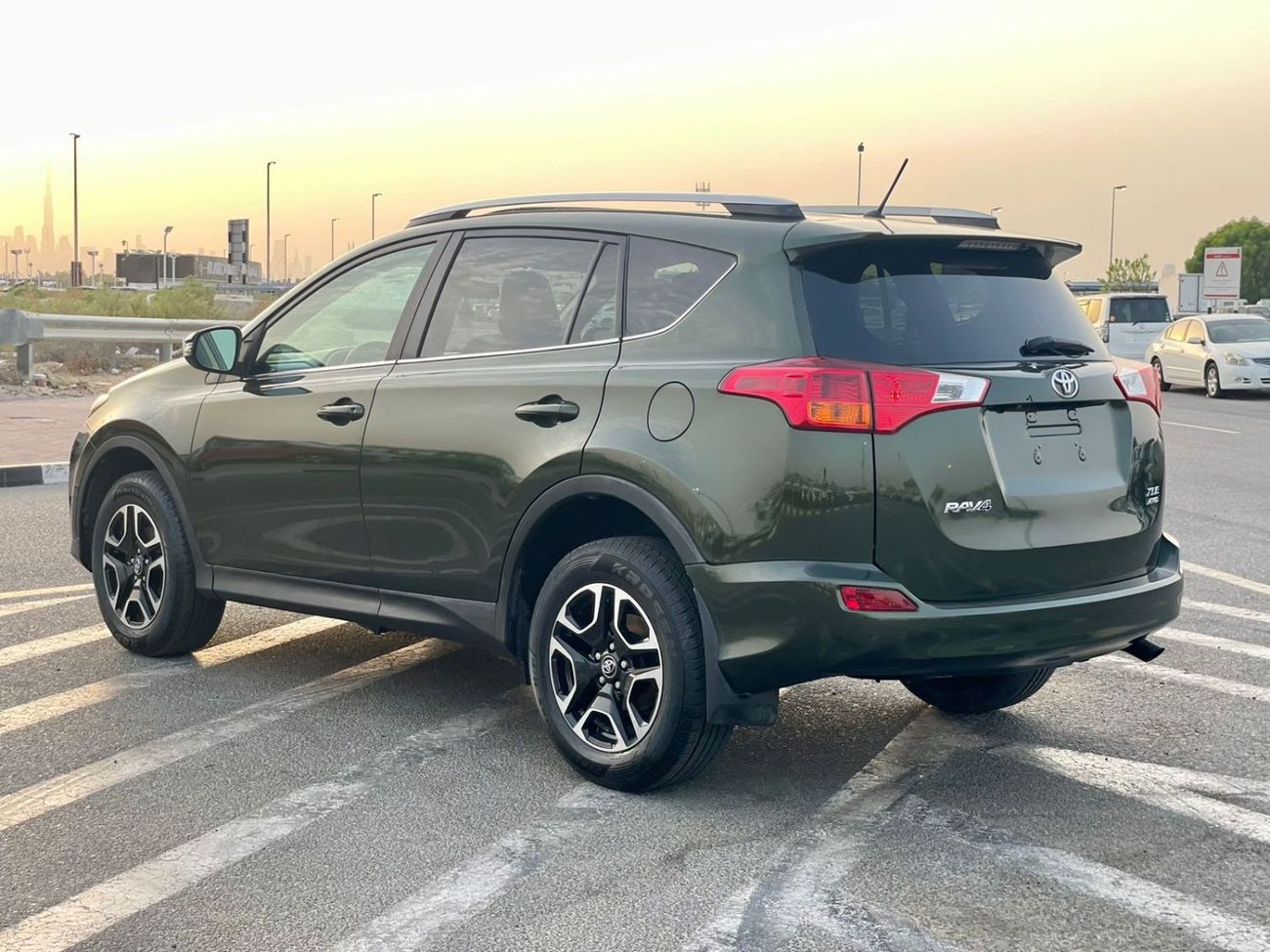 تويوتا راف ٤ 2013 Toyota Rav4 XLE 4x4 Full Option - Sunroof - Special Color With Rims - 109,300 Mileage