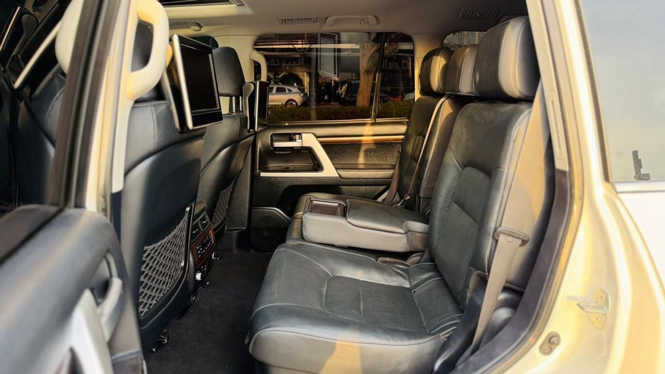 تويوتا لاند كروزر -