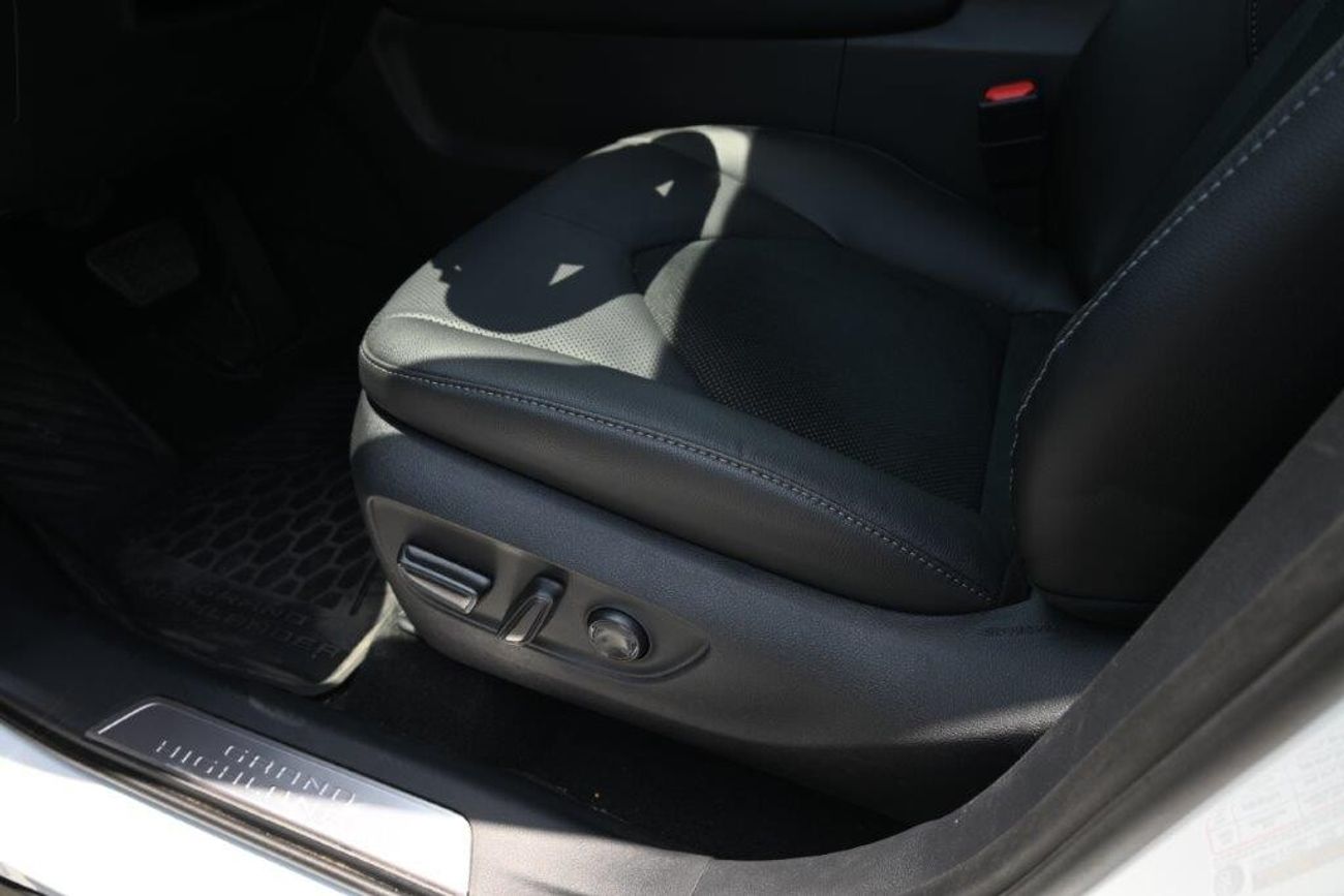 تويوتا جراند هايلاندر Platinum Hybrid Max 2.4L AWD 7-Seater Automatic