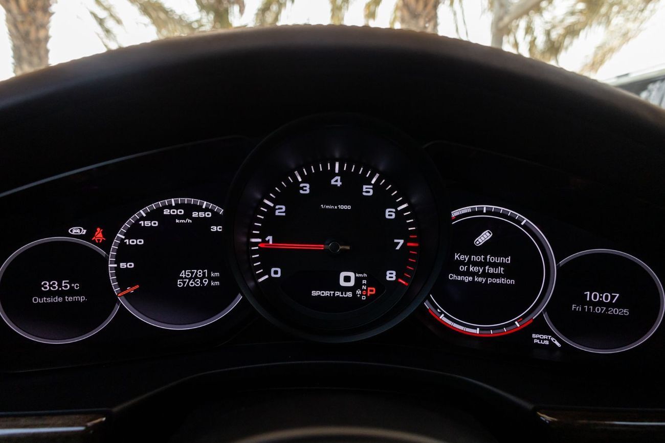 Porsche Panamera Std 3.0L (325 HP)