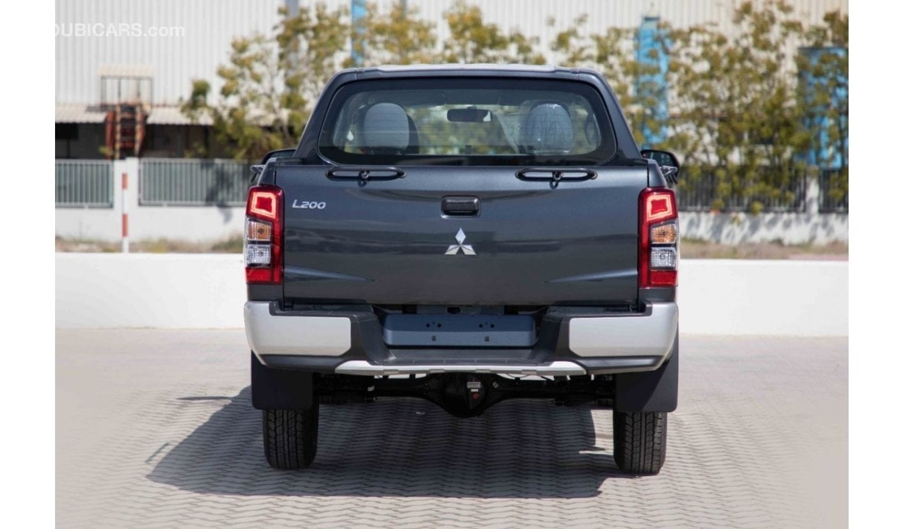 Mitsubishi L200 2023 Mitsubishi L200 2.5 GL - Grey Graphite Metallic	inside Grey Dark