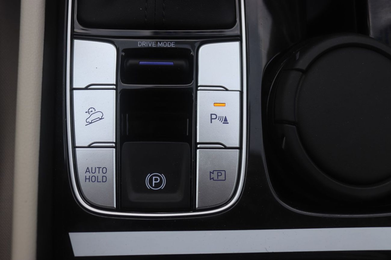 Hyundai Tucson 2.0L , Seat Heating - Cooling, Panoramic Roof, Push Start, Full Option Model 2025