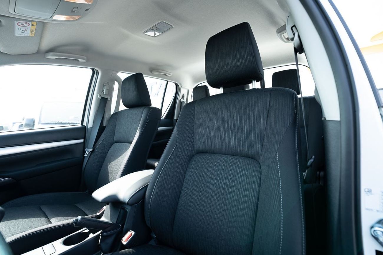 تويوتا هيلوكس 2.4L Diesel Double Cabin Manual Transmission 4x4 2025