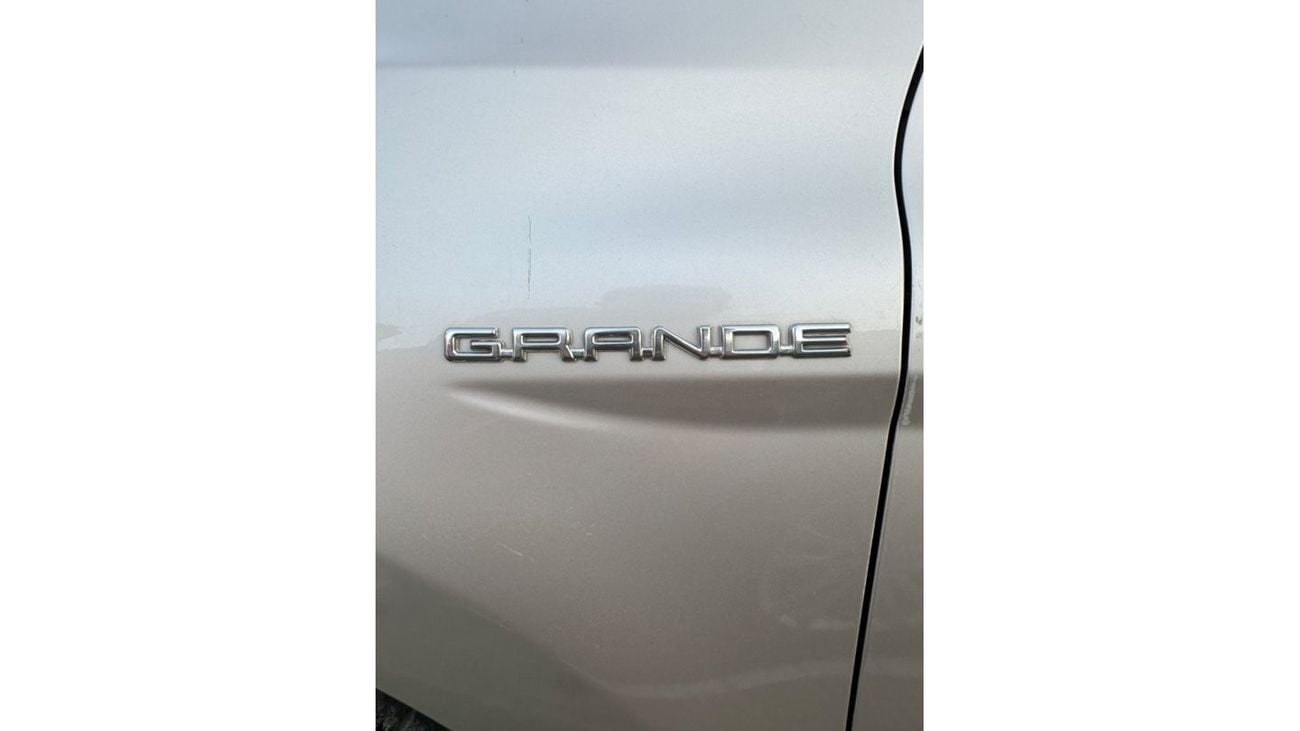 تويوتا كامري تويوتا كامري 2018 محرك 3.5 فتحة على فتحة مقاعد جلد مجهزة تجهيزا جيدا بحالة جيدة V6