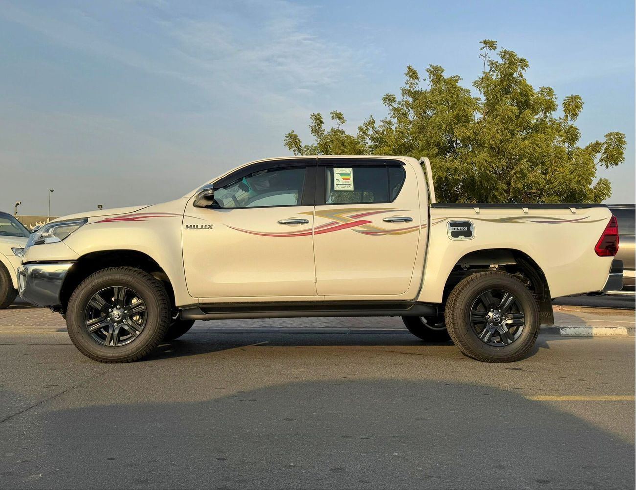 Toyota Hilux SR5 | 2.7L V4 | M/T | DVD CAMERA | 4X4 | WOOD TRIM | FULL OPTION | 2025 MY