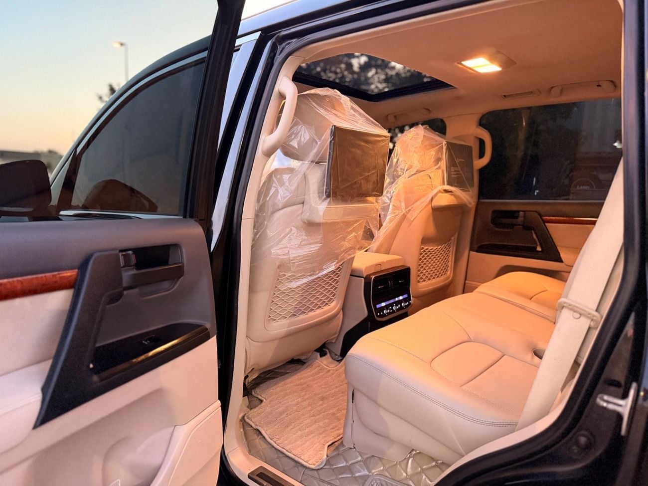 Toyota Land Cruiser GXR Landcruiser V6 4.0L Full Option 2018 Upgrade 2024