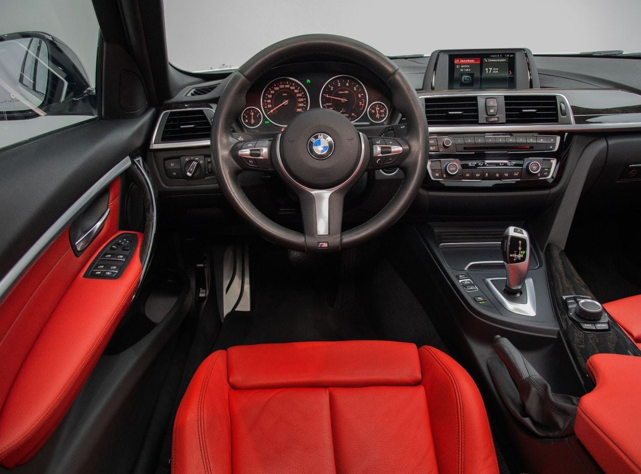 بي أم دبليو 318i M SPORTS
