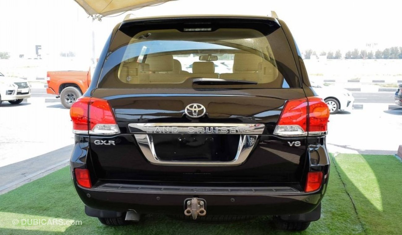 Toyota Land Cruiser GXR V8