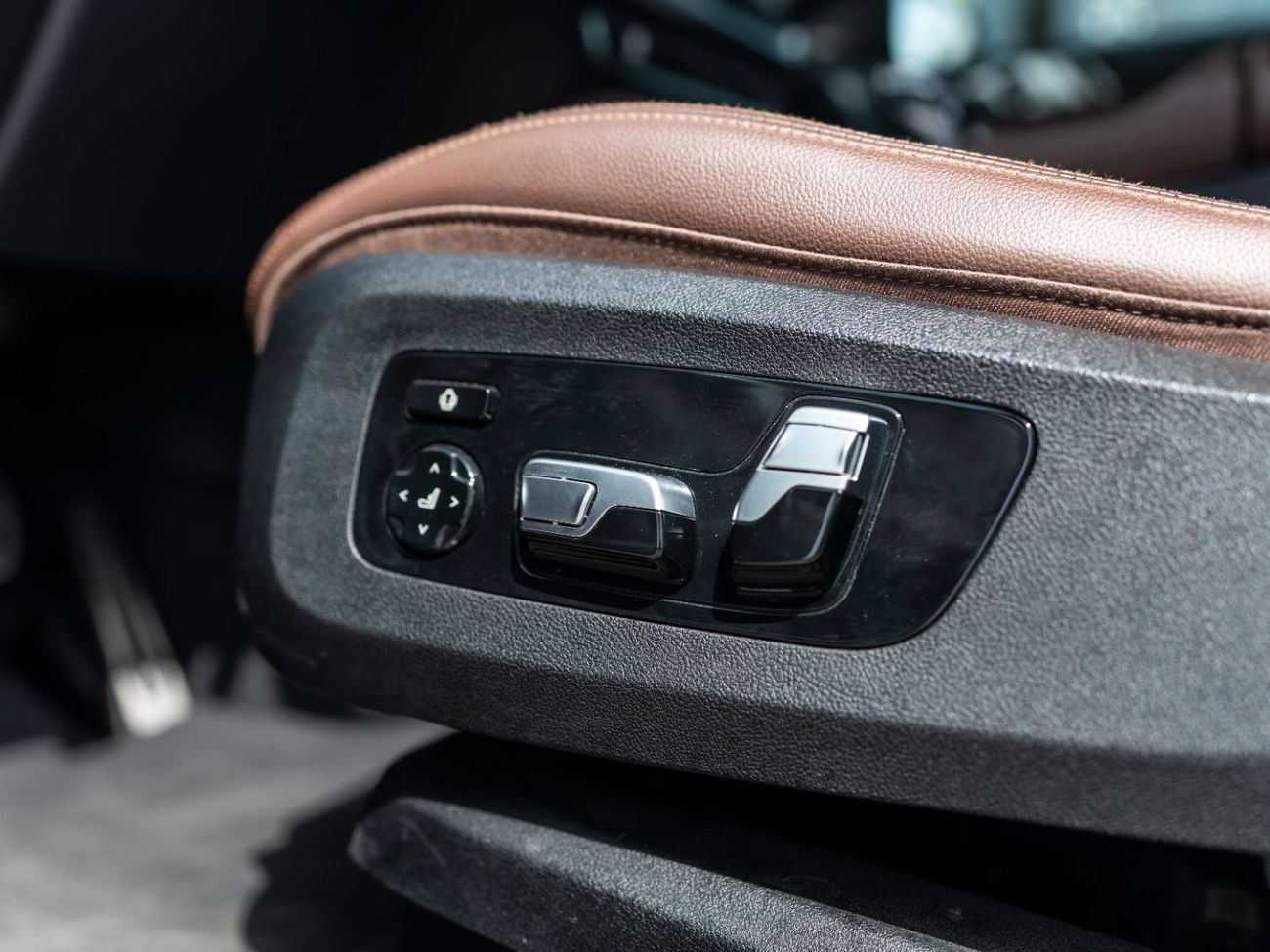 بي أم دبليو X6 xDrive40i Luxury M Sport Package 3.0L