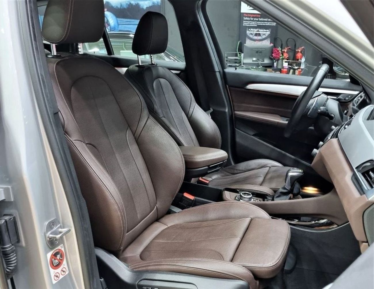 بي أم دبليو X1 sDrive 20i اكسكلوسيف