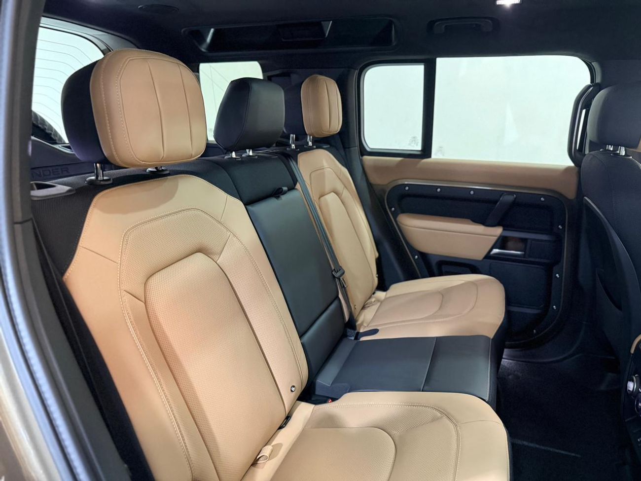 لاند روفر ديفندر X DYNAMIC P400 2026