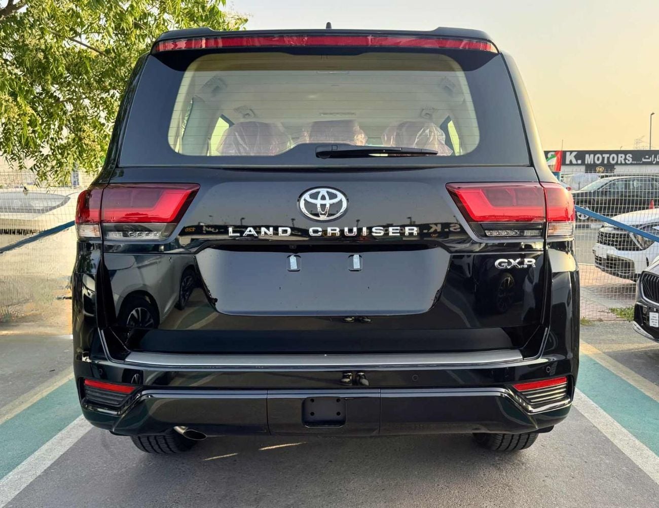 Toyota Land Cruiser GXR HIGH OPTION 4.0L PETROL V6 OMAN SPECS  | RADAR | 360 CAMERA | SOFT CLOSE DOOR | REAR WIRELESS CH