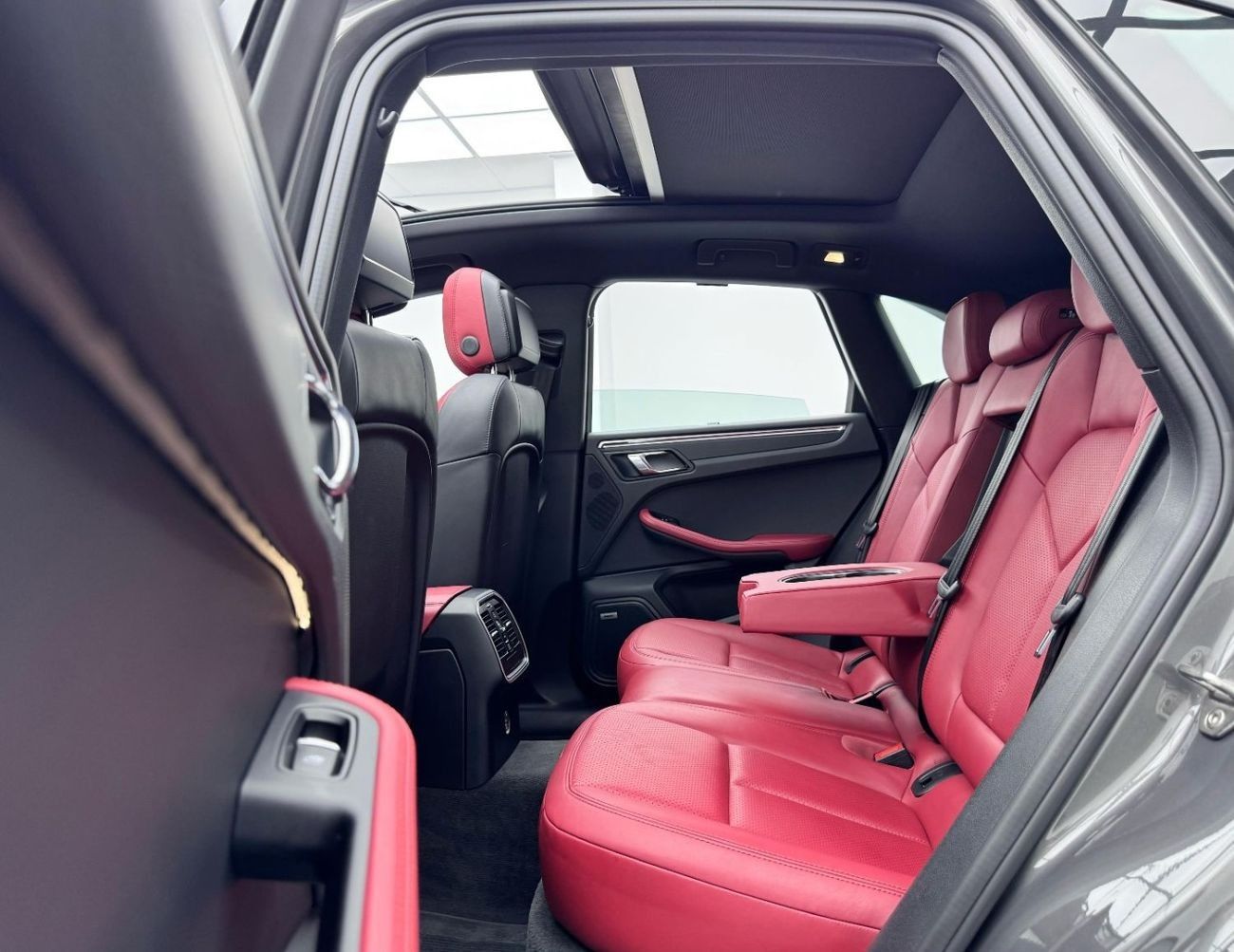 Porsche Macan Std 2.0L (252 HP) 2018 Porsche Macan, 2026 Porsche Warranty, Full Porsche Service History, Full Opti