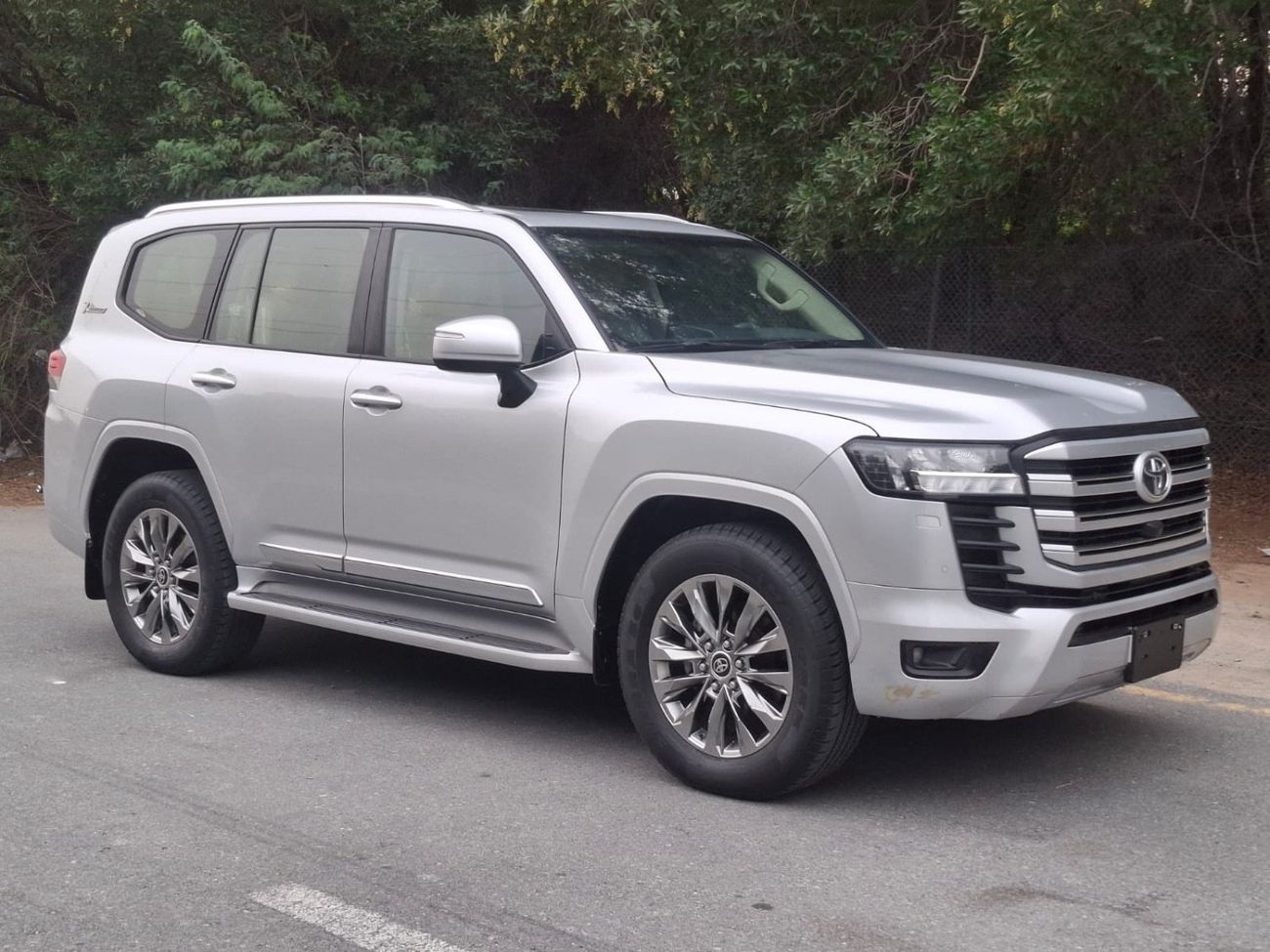 Toyota Land Cruiser 2022 MODEL DIESEL ENGINE GXR Twin Turbo  LC300 V6 Full Option Very Clean And Perfect Condition