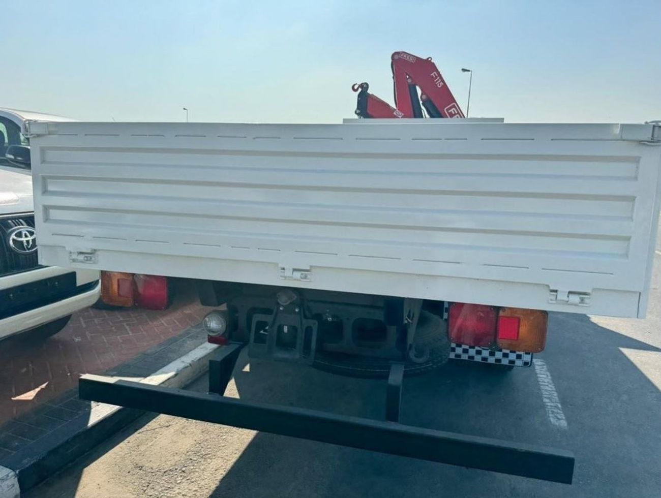 هينو 500 هينو 500 سلسلة 1221 مع صندوق كارجو والونش 5.8 طن ديزل يدوي صفر كم