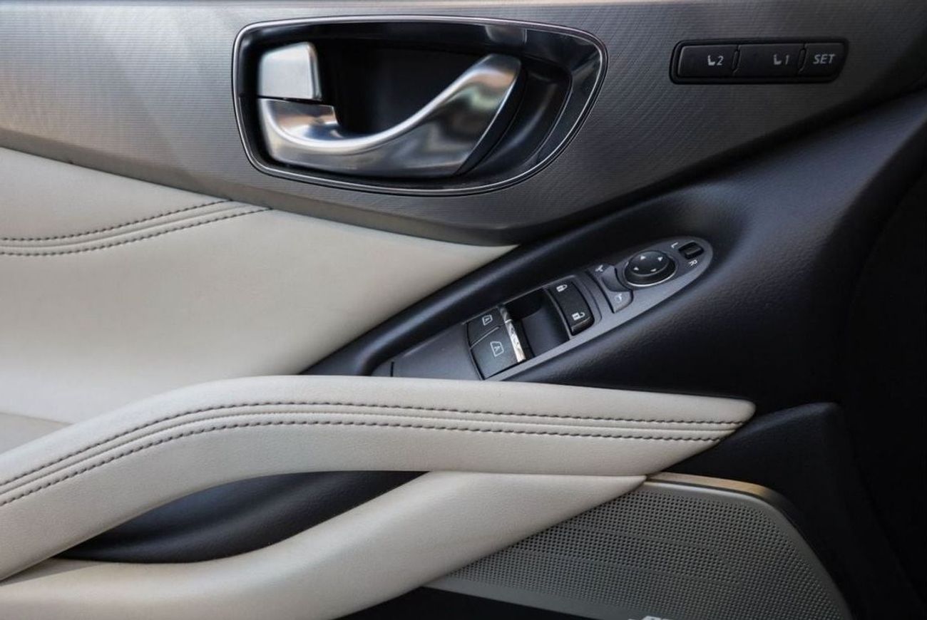 Infiniti Q60 Premium Infiniti Q60 2018 GCC (LOWEST MILEAGE) under Warranty with Flexible Down-Payment.