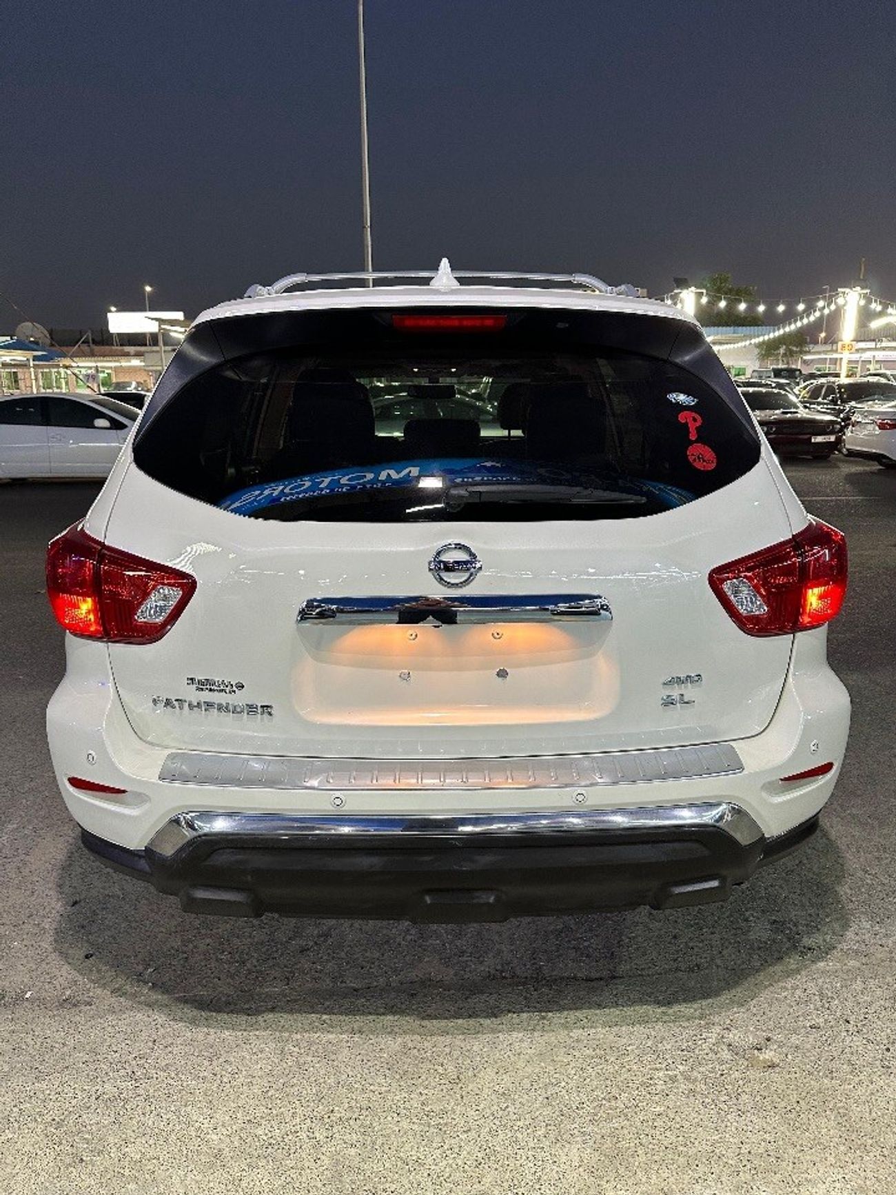 Nissan Pathfinder the car is in perfect condition, from the twentieth year, 4wd with an engine capacity of 3.5 360 cam