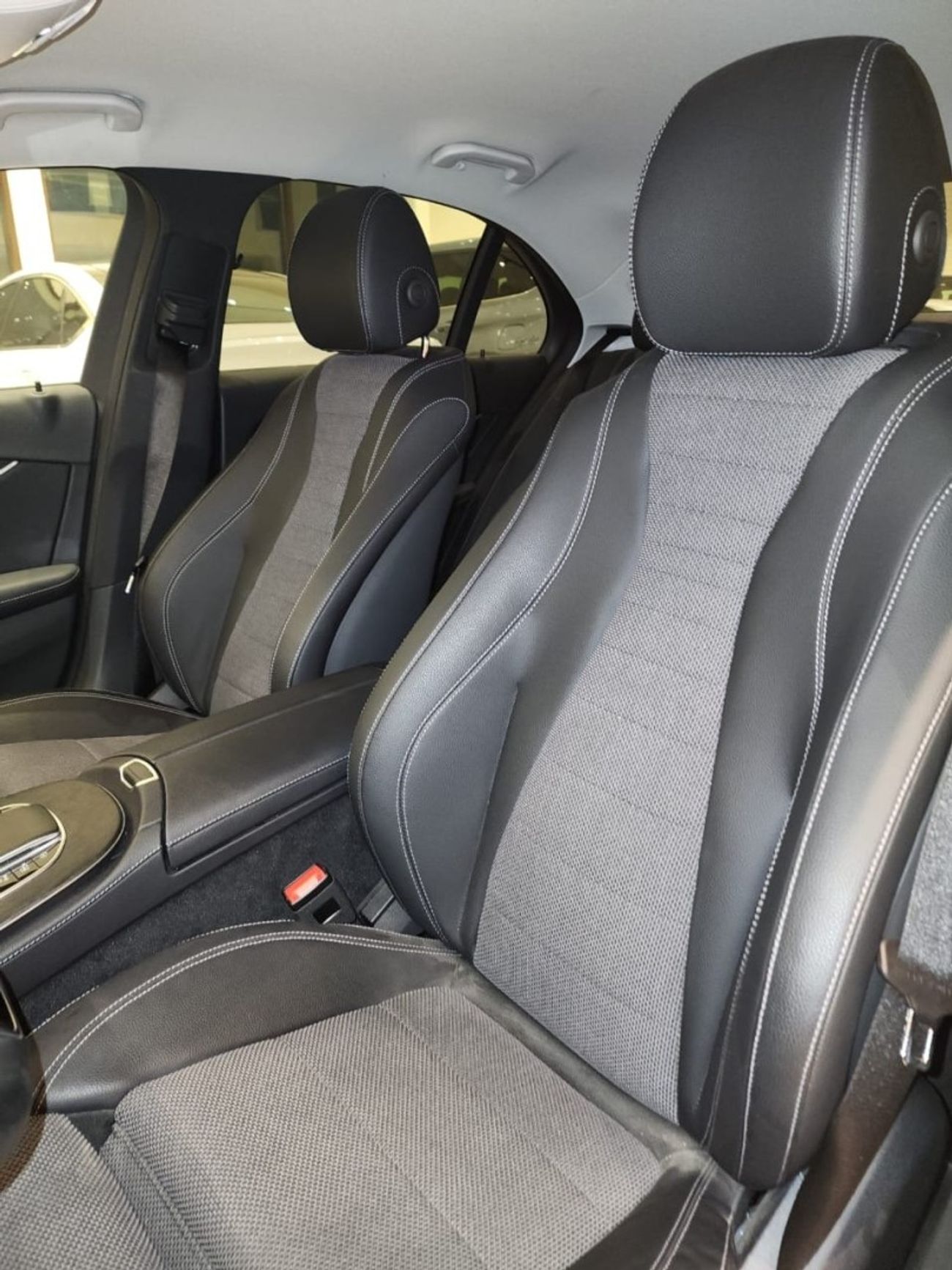 مرسيدس بنز E200 Premium 2.0L