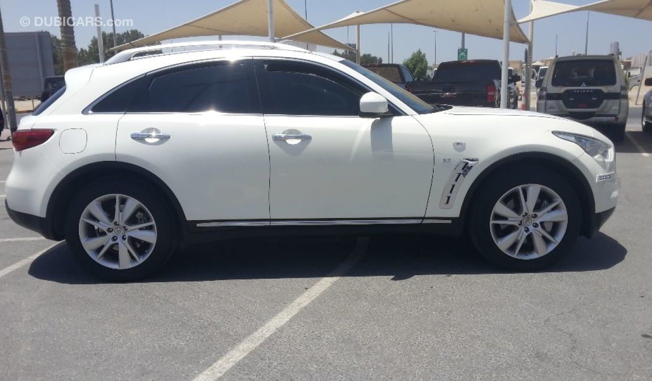 Infiniti QX70