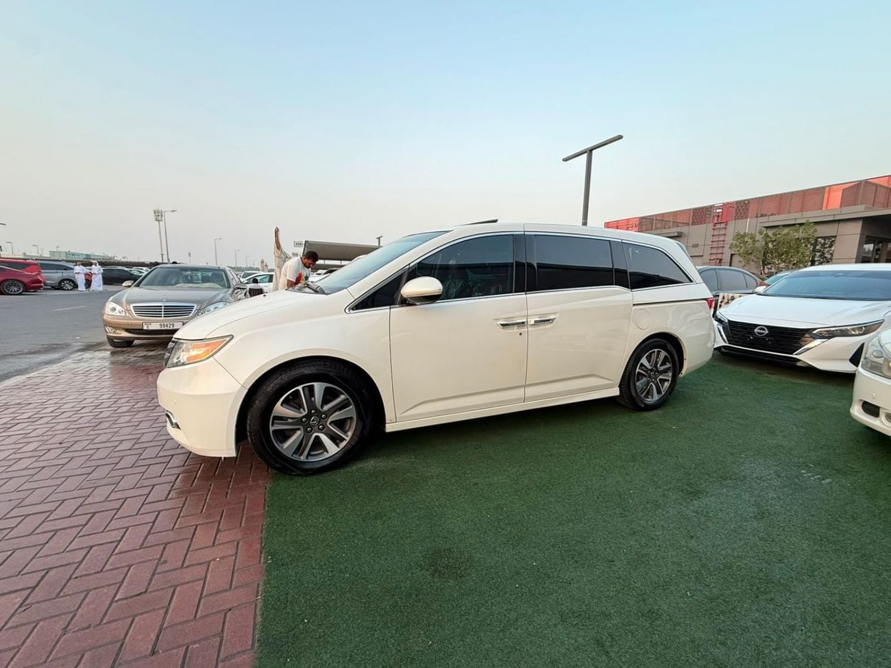 Honda Odyssey TOURING fully loaded in showroom condition