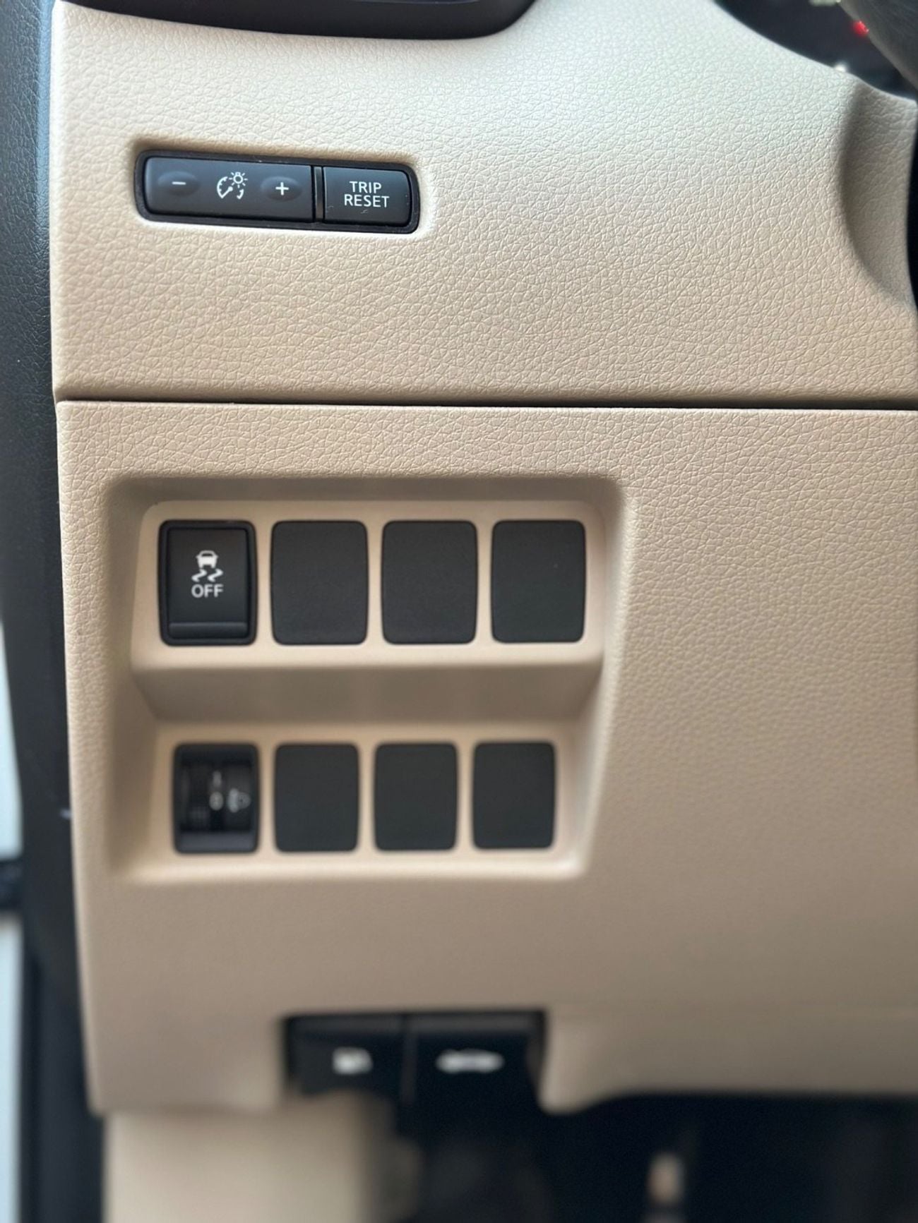 نيسان إكس تريل SV 2.5L
