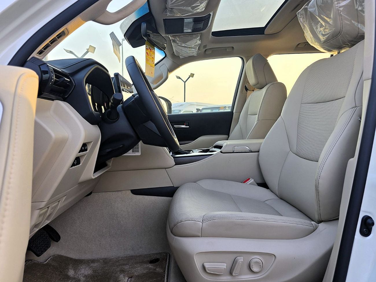 تويوتا لاند كروزر GXR Toyota Land Cruiser LC300 AERO S 4.0L A/T V6 4WD GCC White Color 2026 Model
