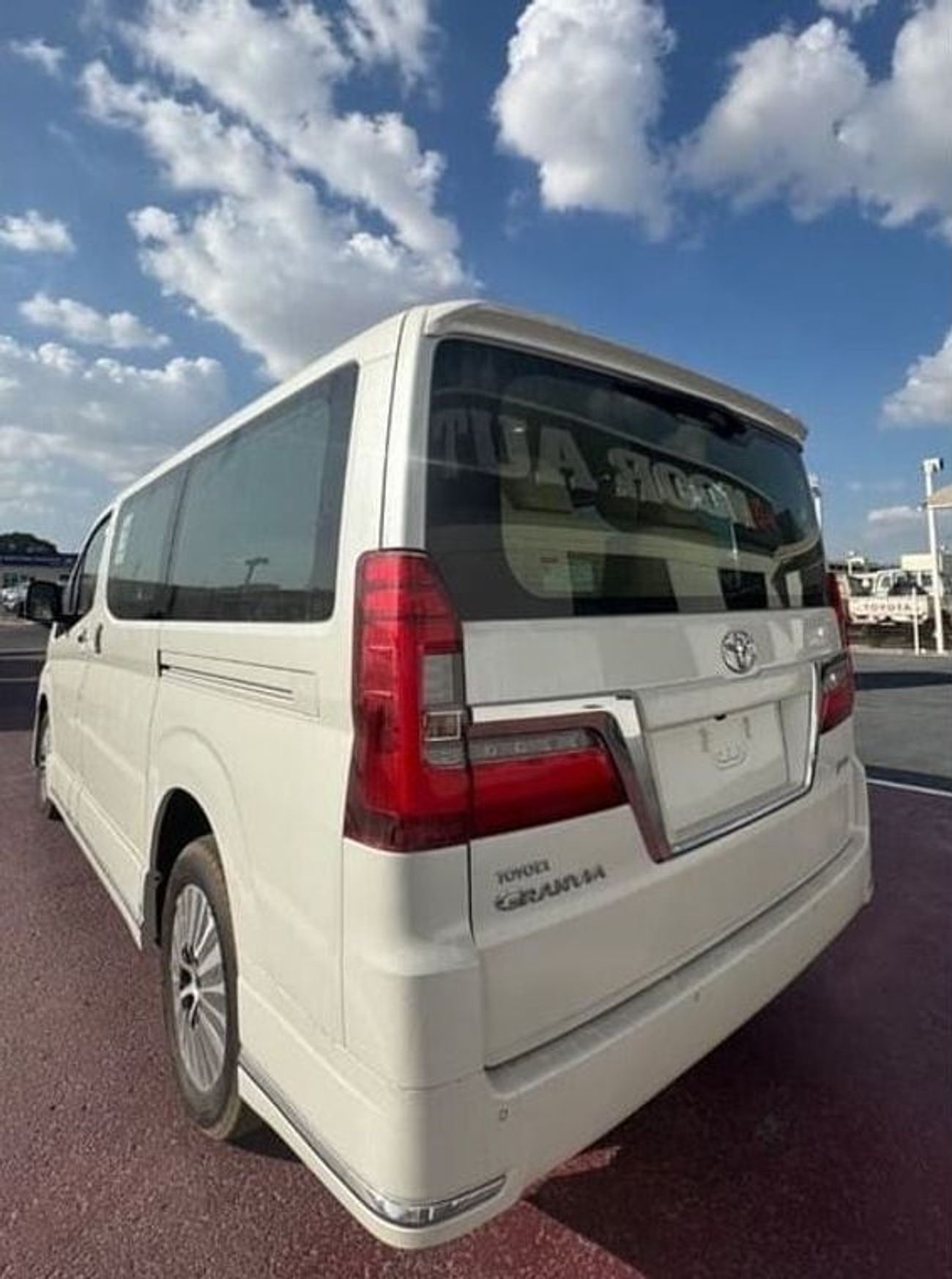 Toyota Granvia Toyota Granvia 3.5 L  Premium  6 seat s