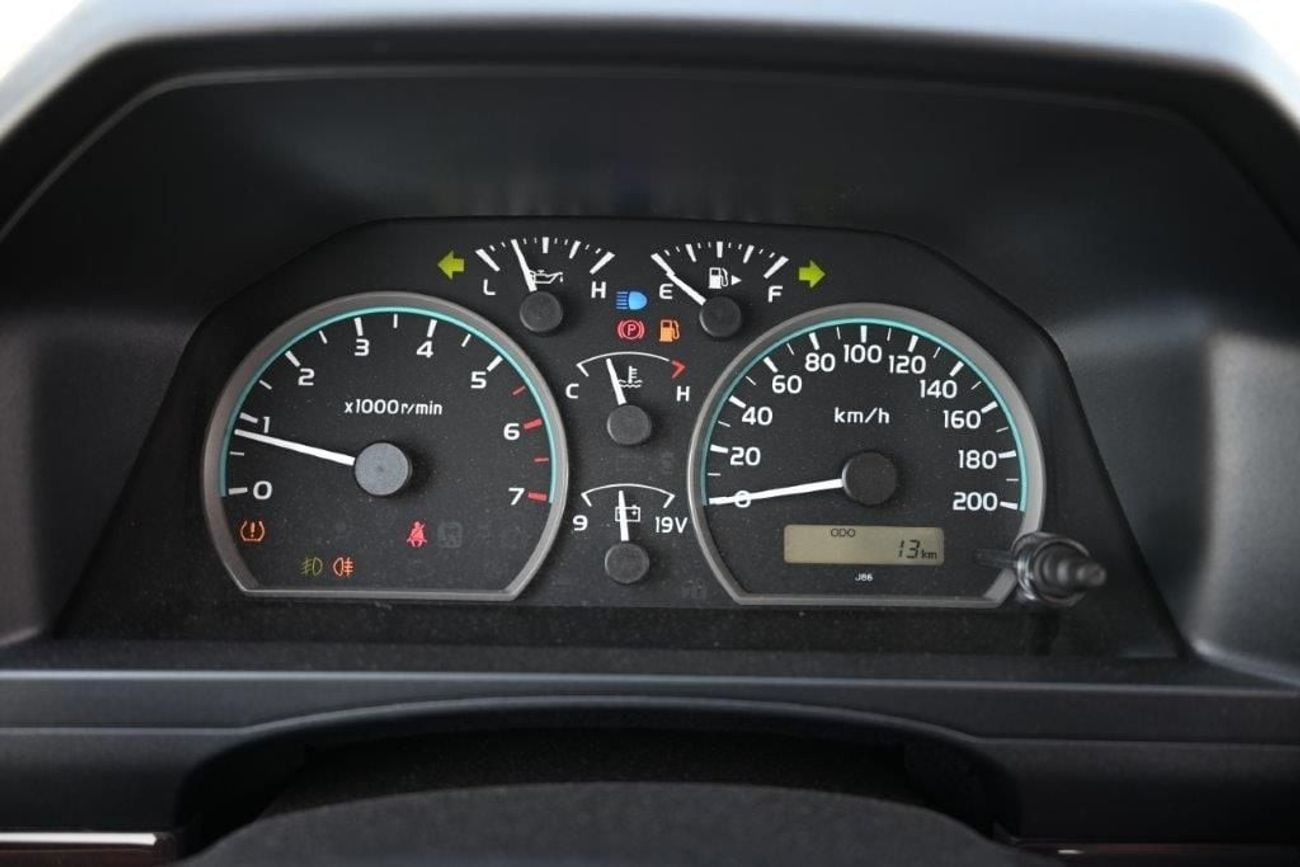 تويوتا لاند كروزر 70 2024 TOYOTA LAND CRUISER 76 HARDTOP 4.0L 4WD 6-SEATER MT